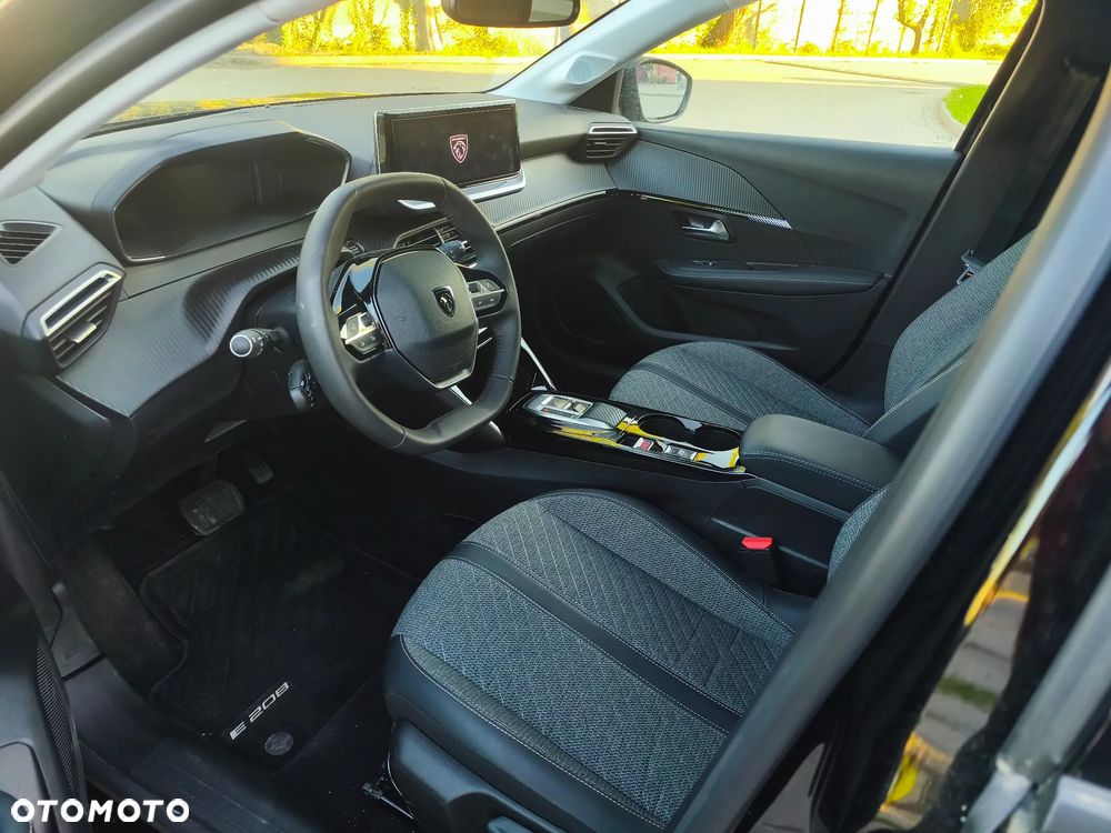 Peugeot 208 - 10
