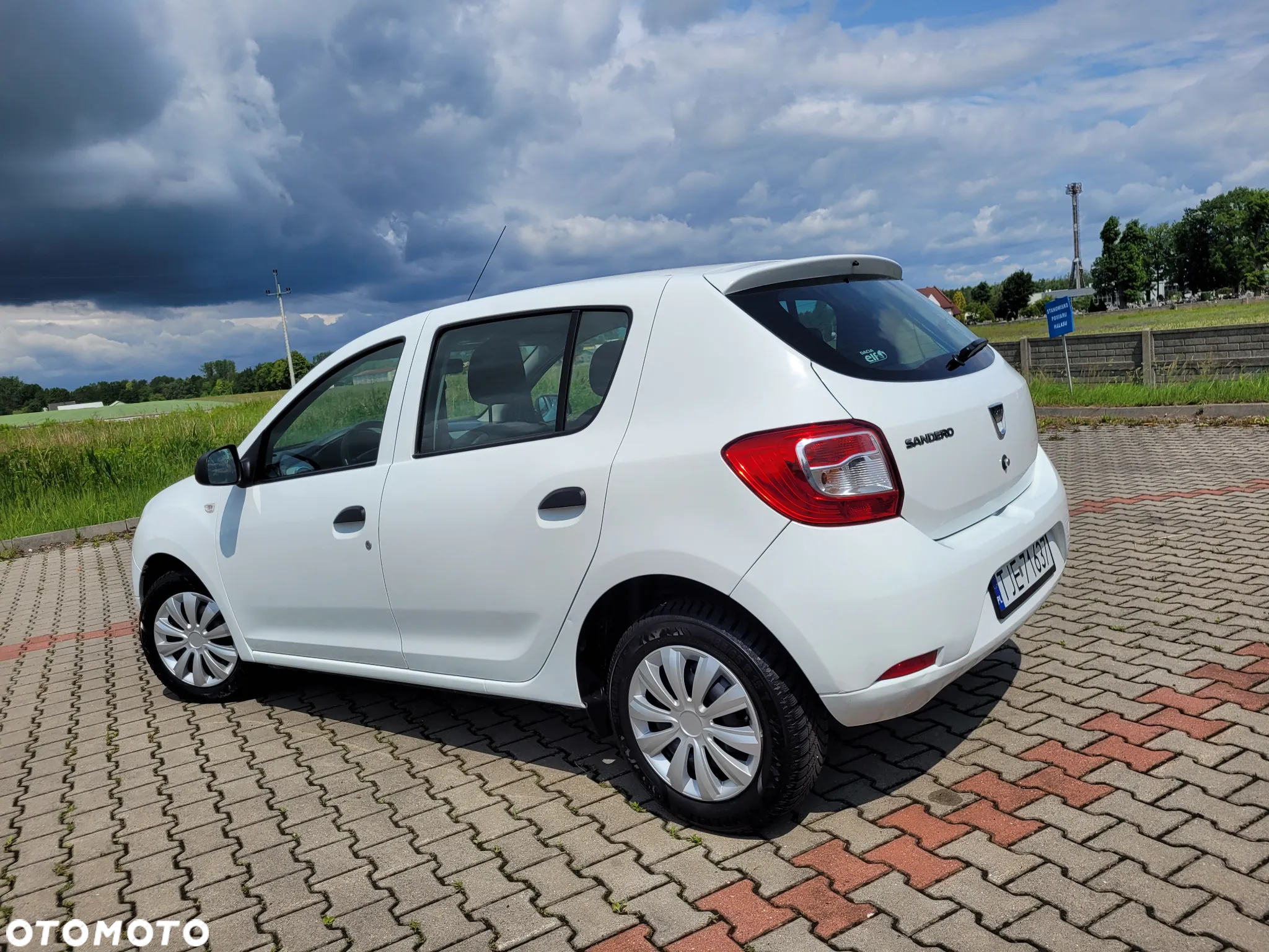 Dacia Sandero 1.2 16V 75 Laureate - 11