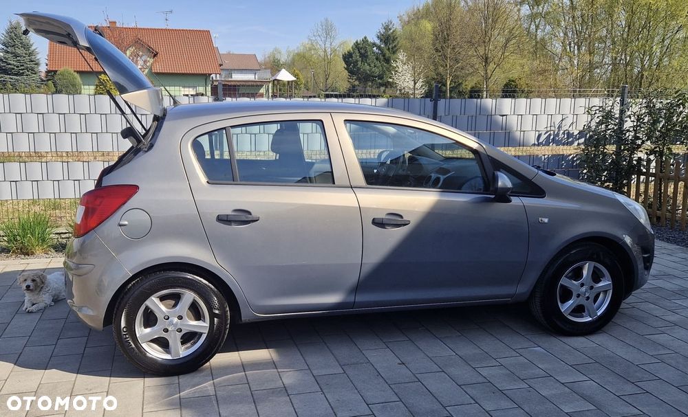 Opel Corsa 1.2 16V Essentia - 4