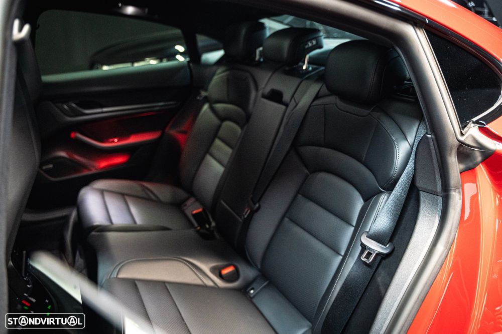 Porsche Taycan Bateria Performance Plus - 22