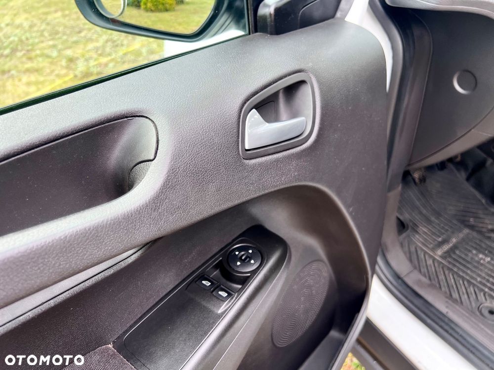 Ford Transit Courier - 24