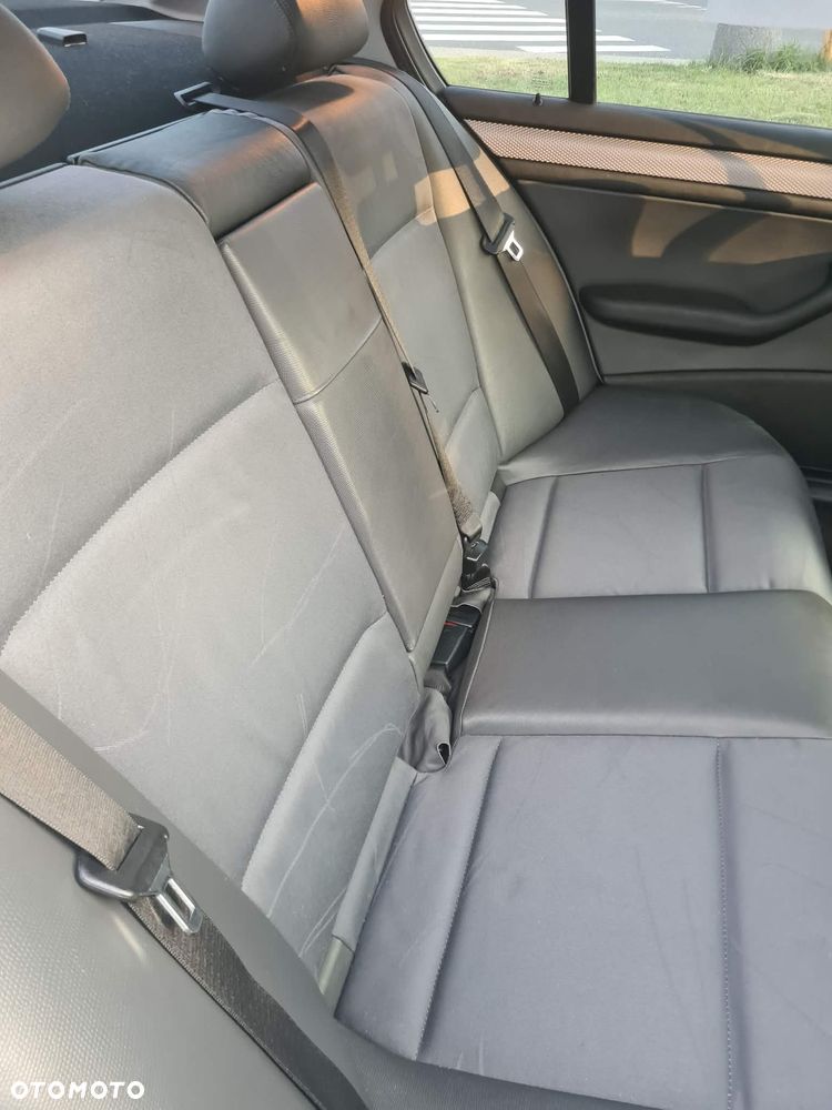 BMW Seria 3 318i - 17