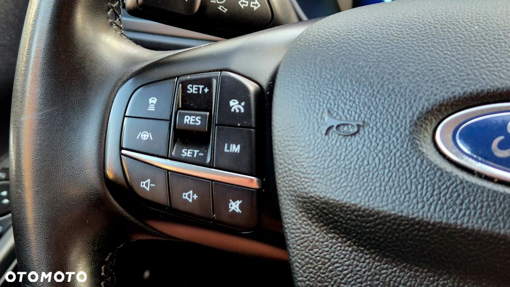 Ford Kuga - 34