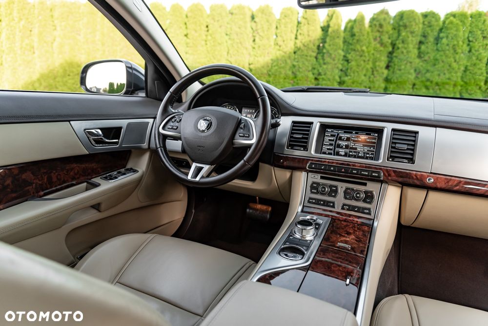 Jaguar XF 3.0 V6 Kompressor AWD - 27