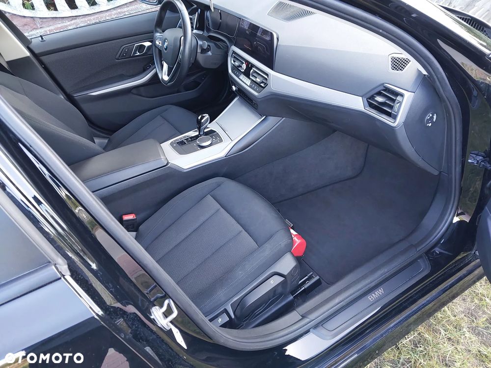 BMW Seria 3 318i Business Edition - 18