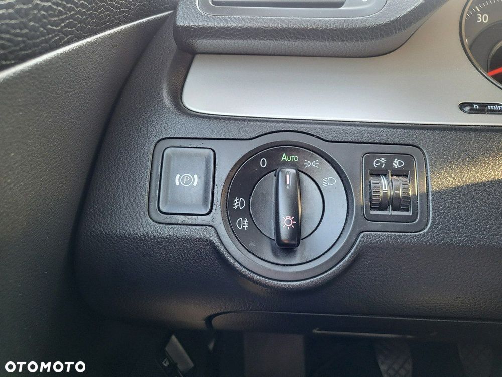 Volkswagen Passat - 36