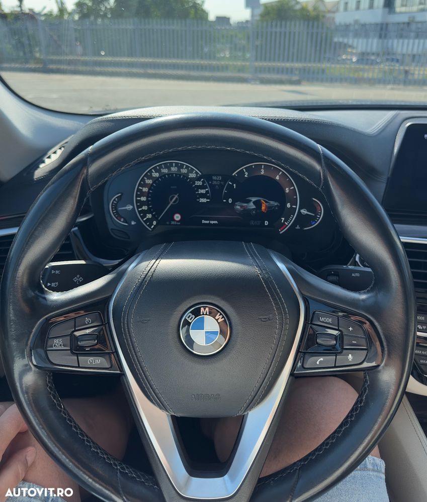 BMW Seria 5 530i xDrive AT - 15