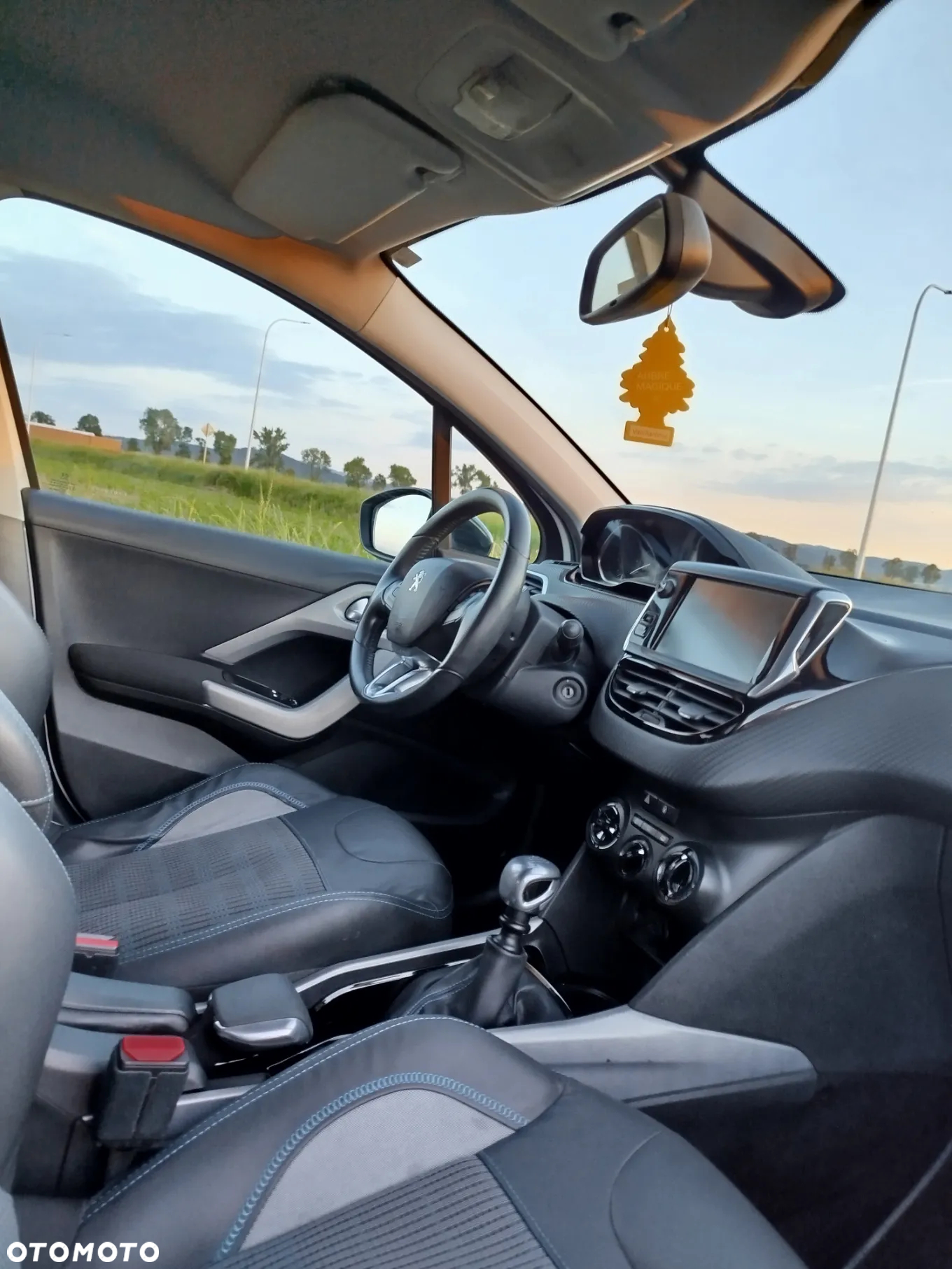 Peugeot 2008 1.2 Pure Tech Allure S&S - 2