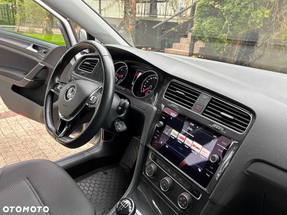 Volkswagen Golf 1.6 TDI BMT Comfortline - 23