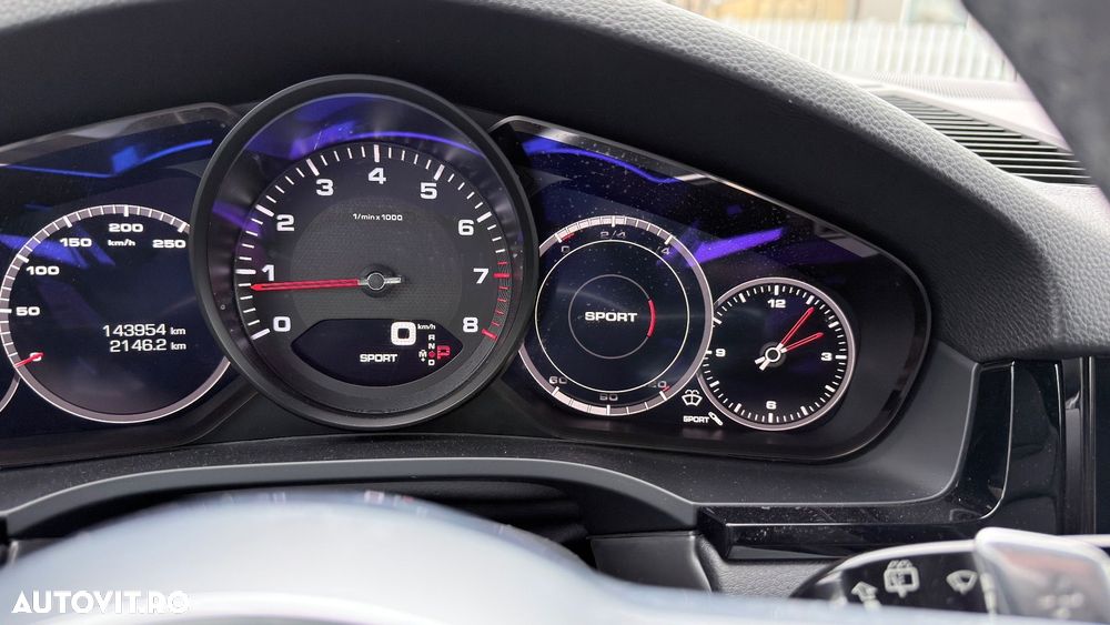 Porsche Cayenne - 21