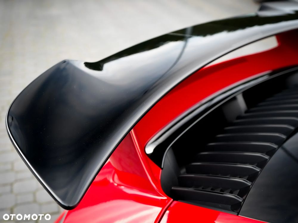 Porsche 911 Carrera GTS - 11