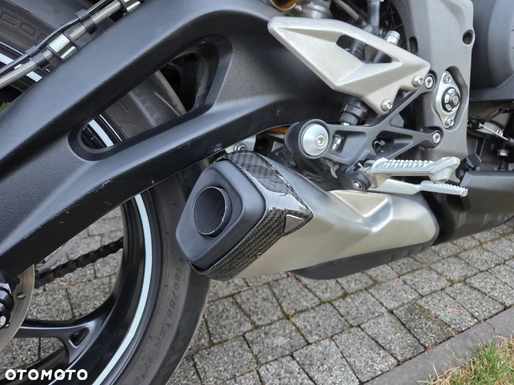 Triumph Street Triple - 16