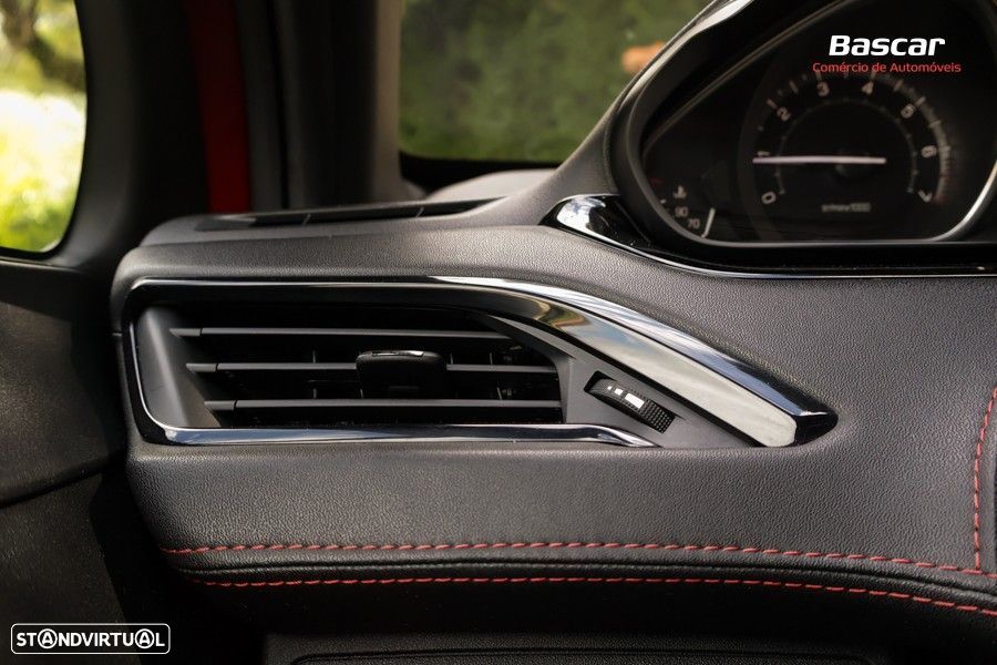 Peugeot 208 1.6 THP GTi - 57