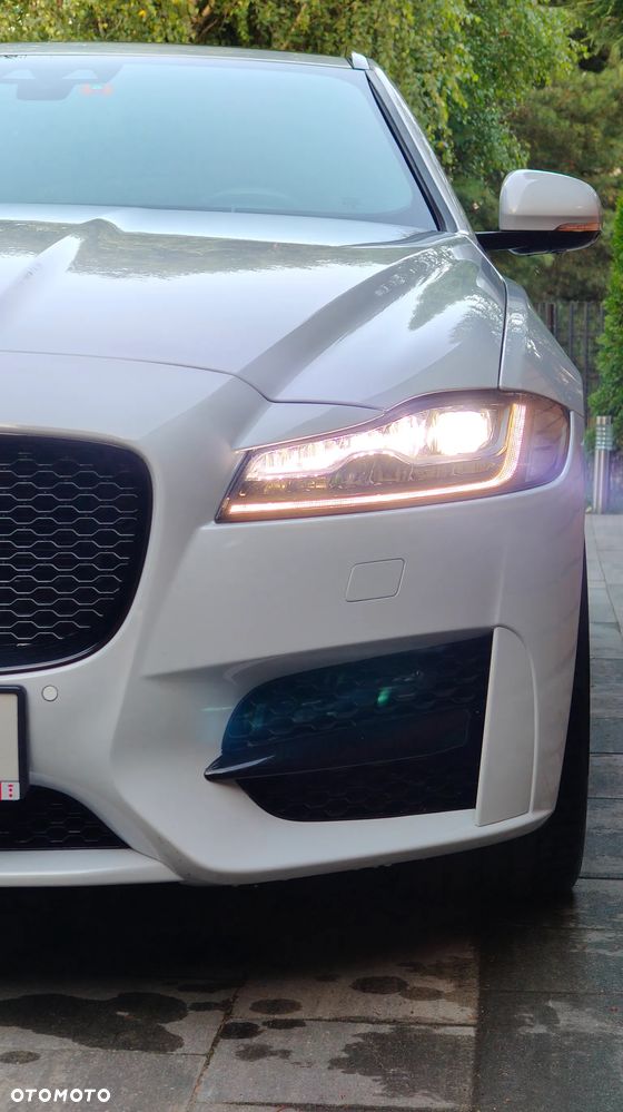 Jaguar XF 2.0 i4D AWD R-Sport - 10