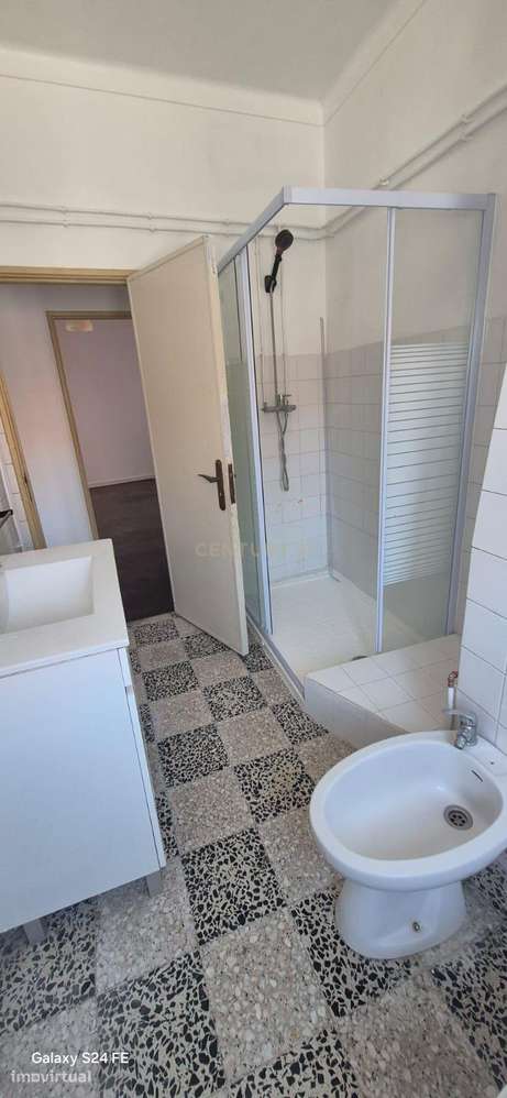 Apartamento T3 renovado com garagem - Grande imagem: 5/15