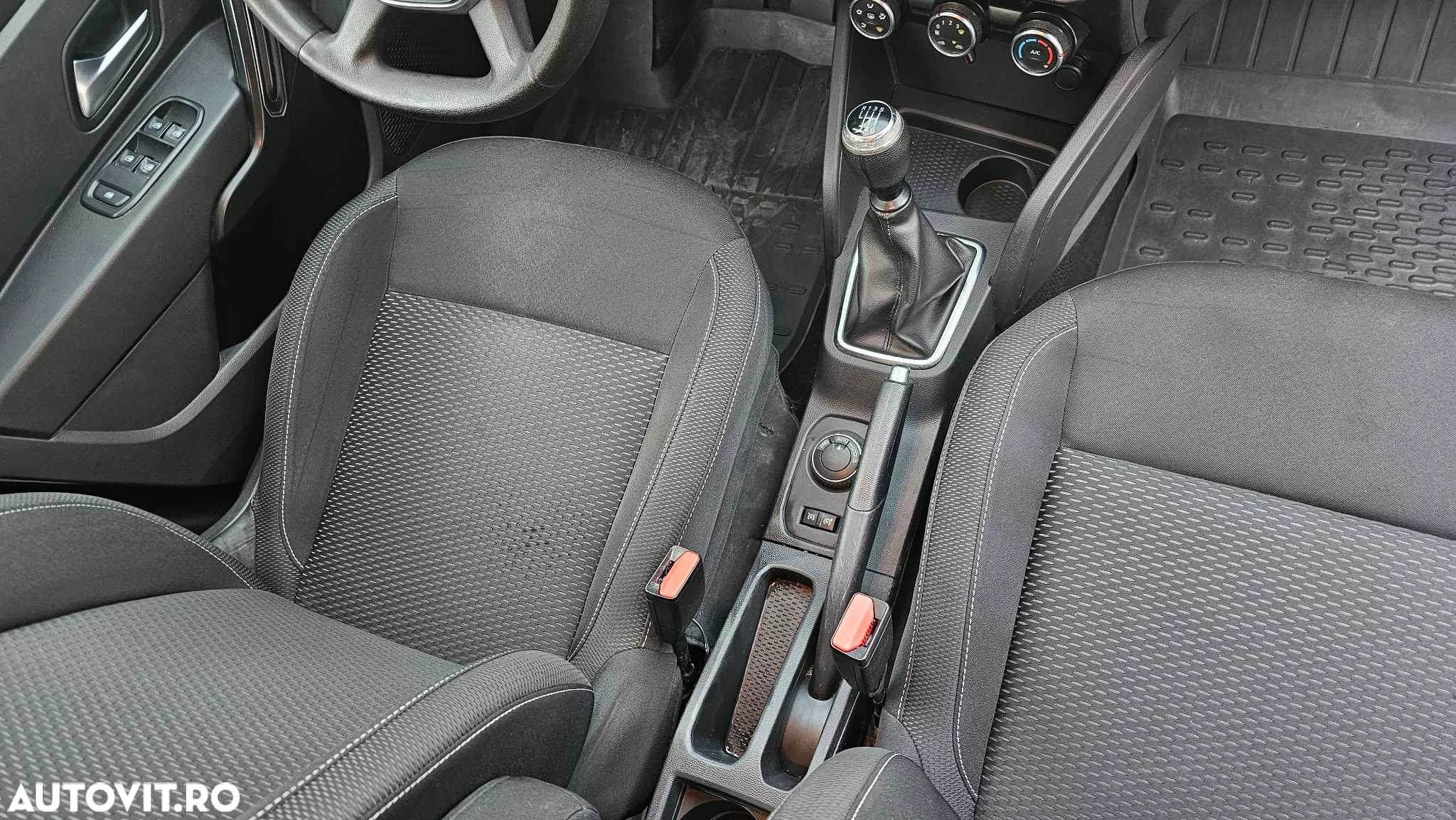 Dacia Duster 1.6 4x4 Laureate - 9