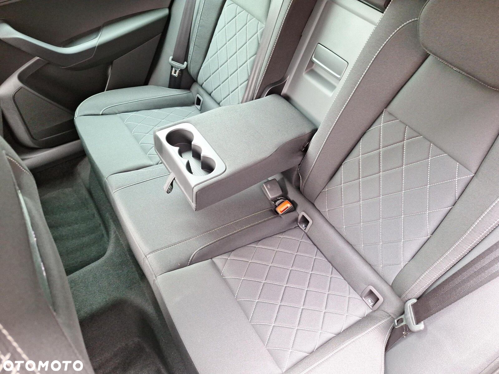 Skoda Karoq 1.5 TSI ACT Sportline DSG - 33