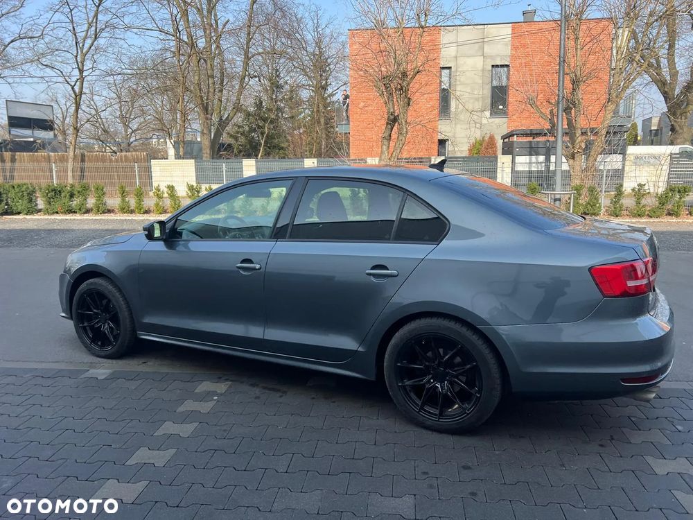 Volkswagen Jetta 2.0 Base - 17