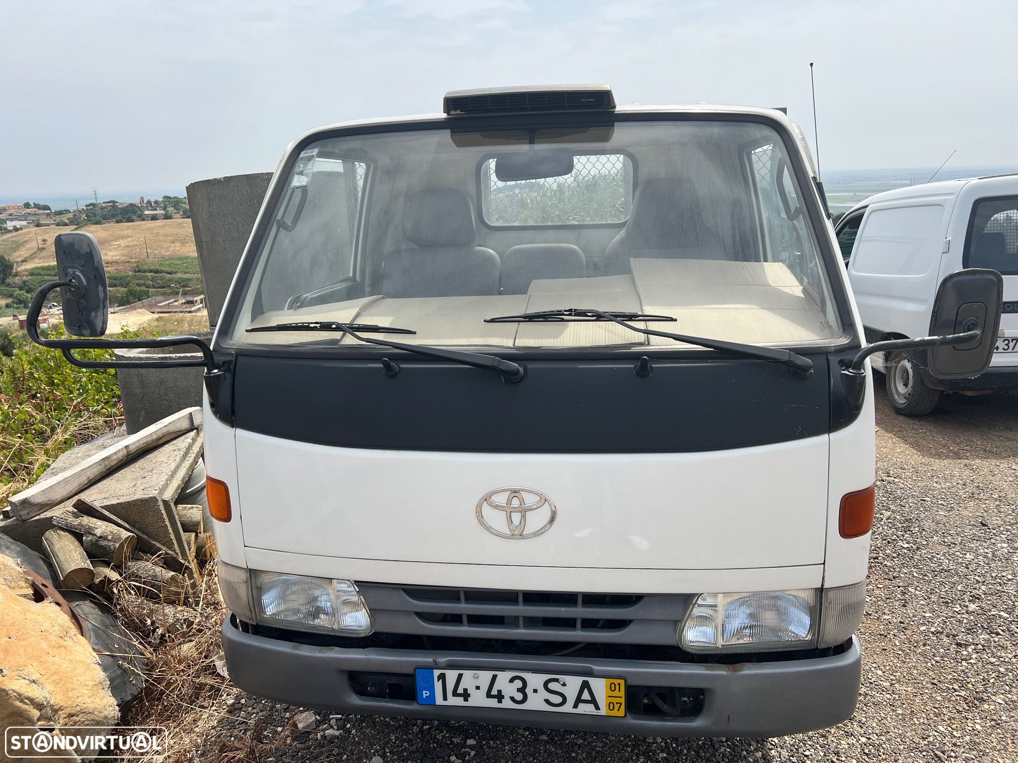 Toyota Dyna 150 Tribasculante - 1