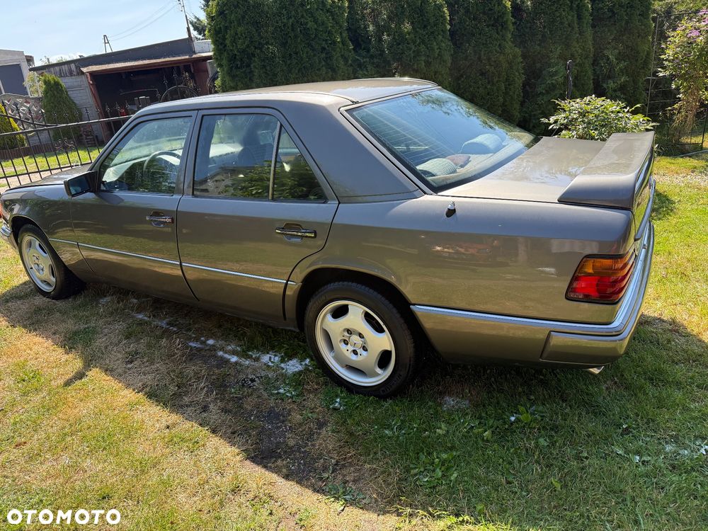 Mercedes-Benz W124 1994 photo 5