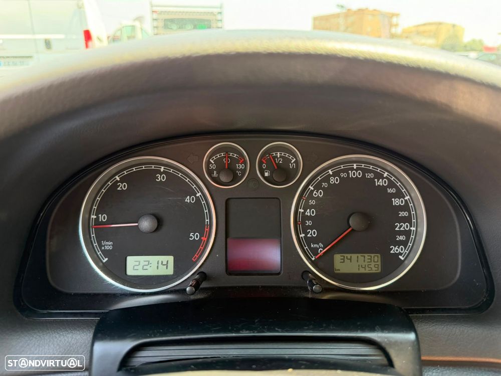 VW Passat 1.9 TDi Confortline Tip - 31