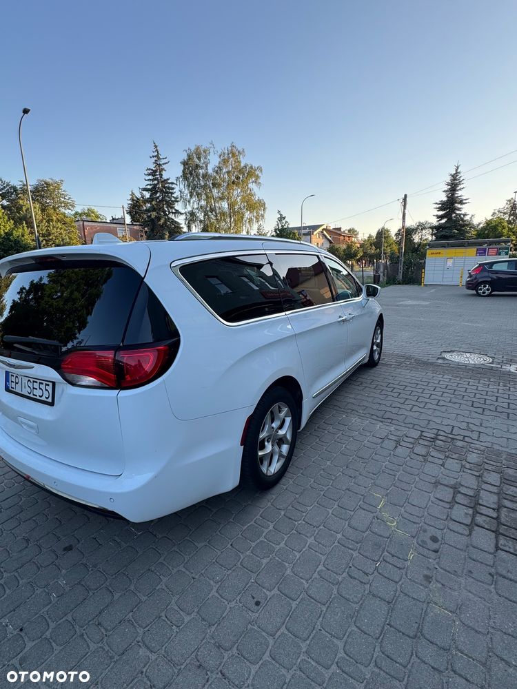 Chrysler Pacifica - 5