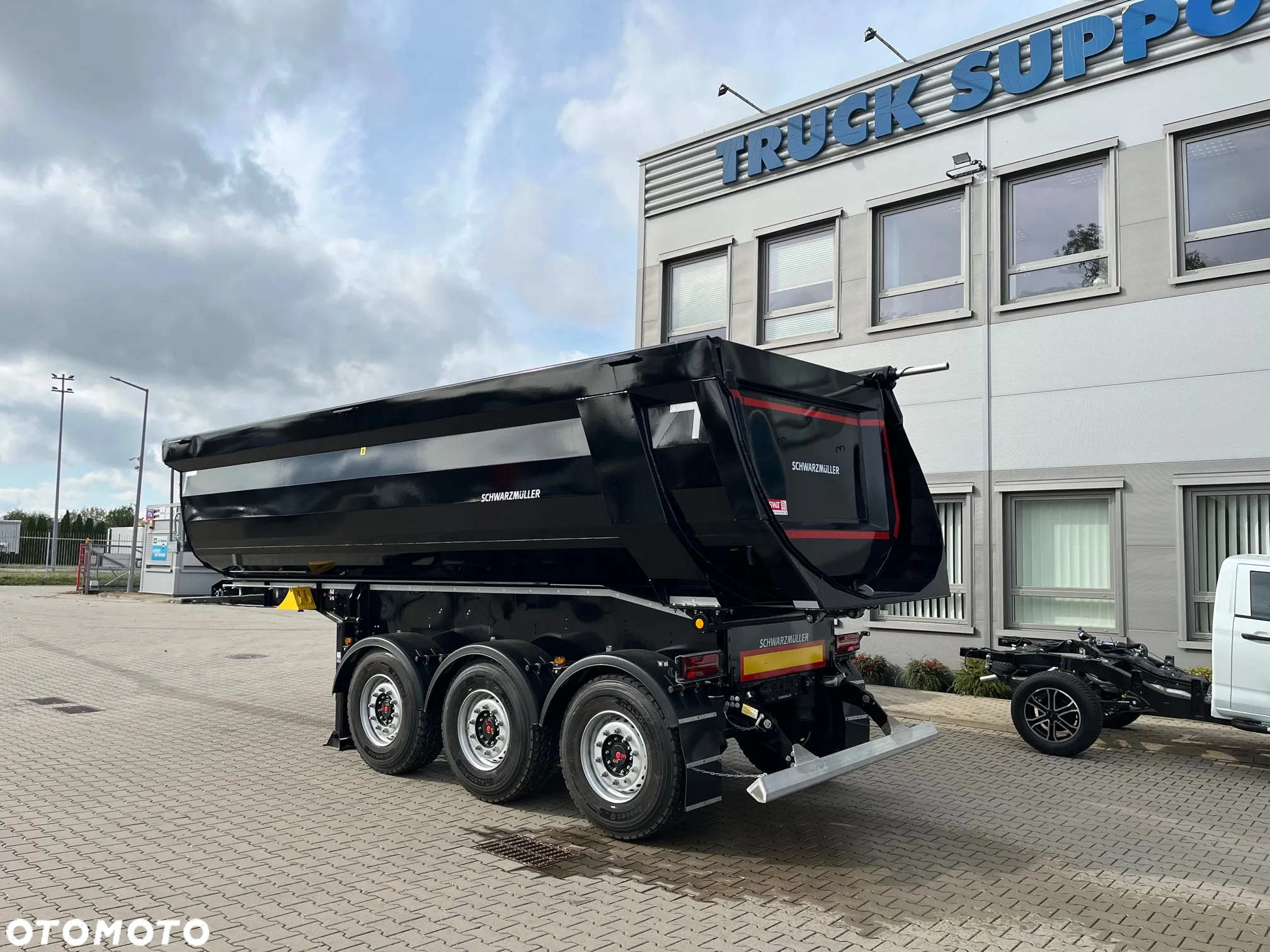 Schwarzmuller Stalowa wywrotka 27 m3/ 4x4/ wysokie siodło 1.400 mm - 3