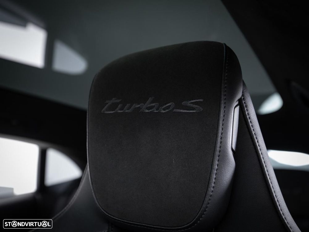 Porsche Taycan Turbo S - 18