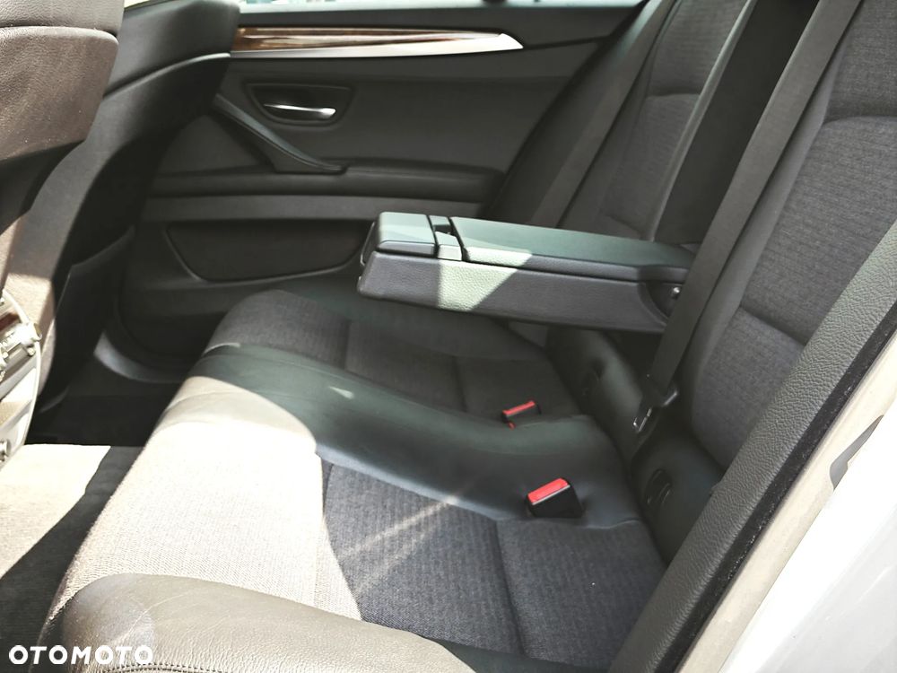 BMW Seria 5 525d Sport-Aut - 27