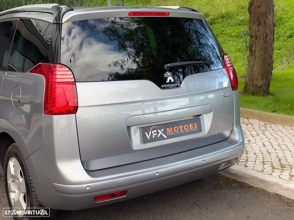 Peugeot 5008 1.6 E-HDi 7L Allure 2-Tronic J17 - 21
