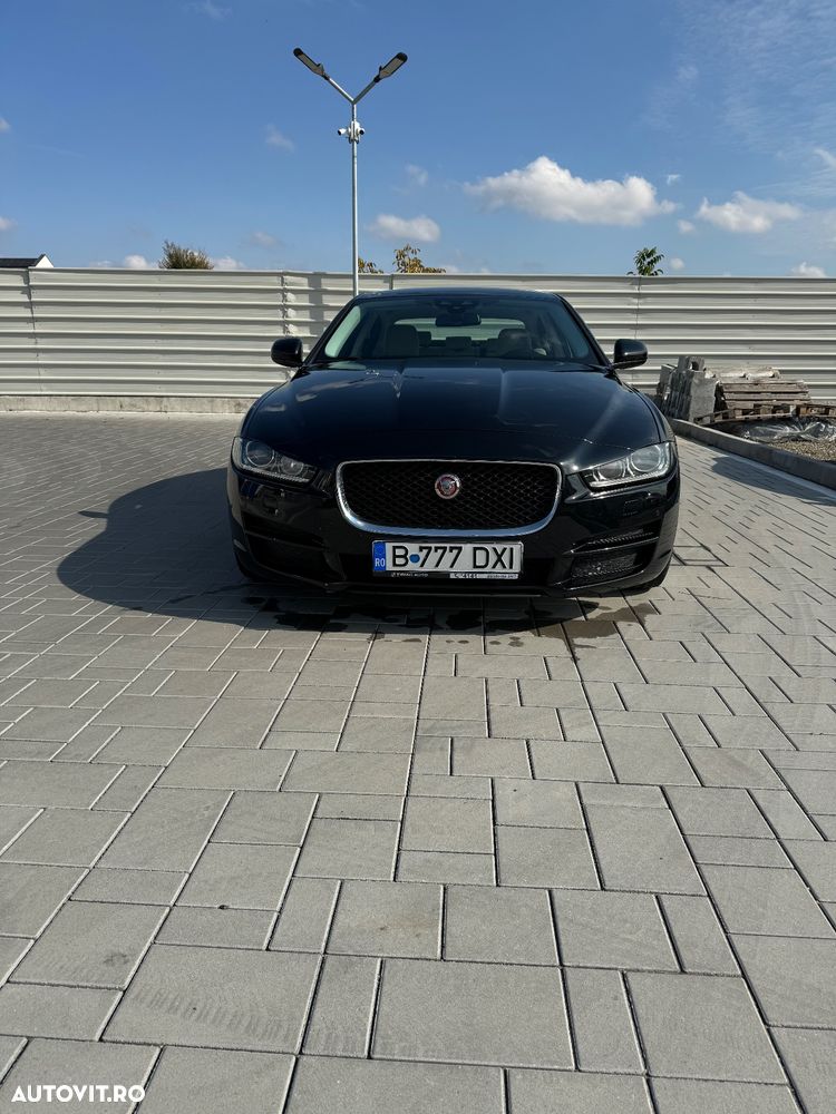Jaguar XE - 1