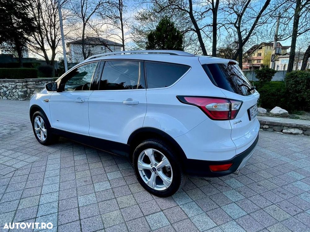 Ford Kuga 2.0 TDCi 4WD Powershift ST-Line - 4