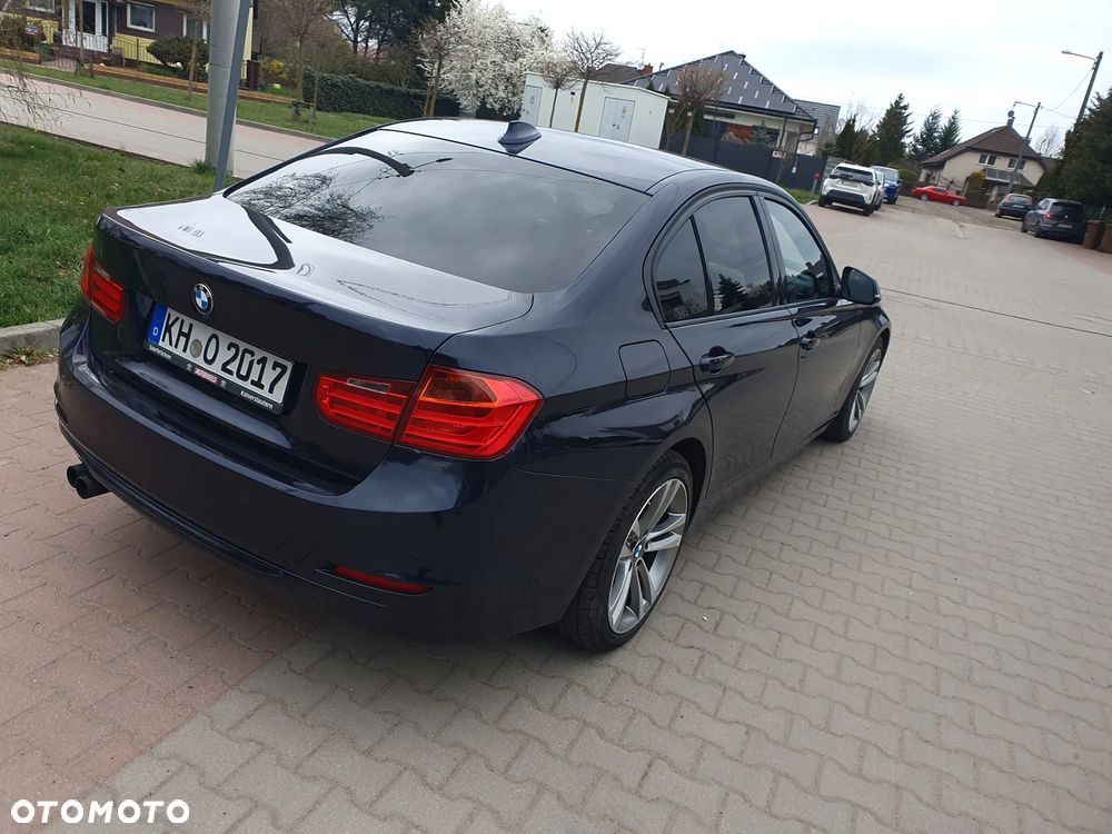 BMW Seria 3 328i Sport Line - 4