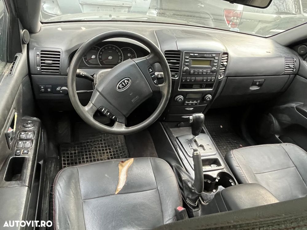Dezmembrez Kia Sorento negru 2007 diesel automat - 10