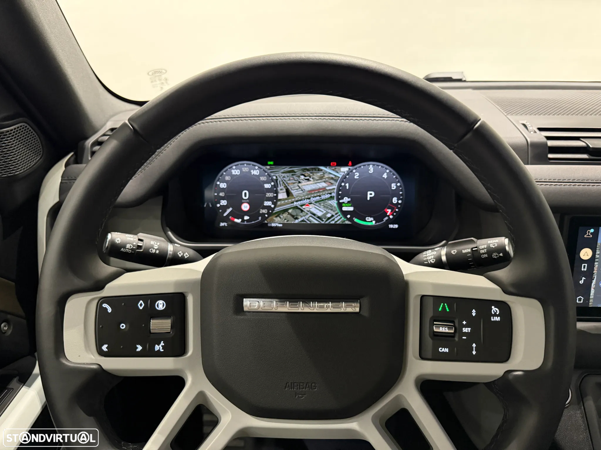 Land Rover Defender 2.0 P400e 110 AWD X-Dynamic SE - 12
