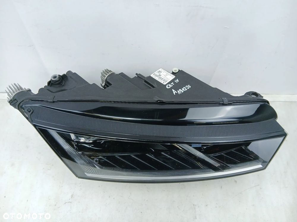 Reflektor przód przedni prawy lampa FULL LED Skoda Octavia IV - 2