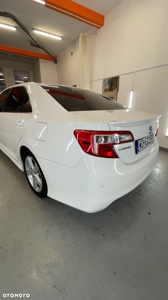 Toyota Camry - 18