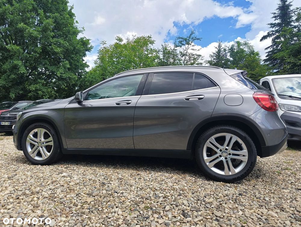 Mercedes-Benz GLA 180 Urban - 3