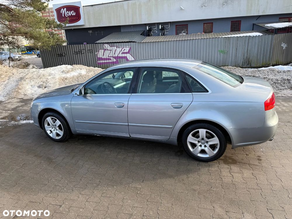 Audi A4 Limousine - 4