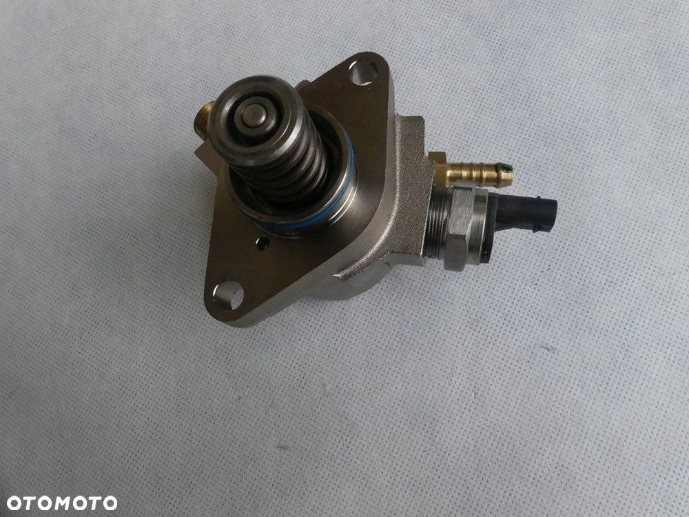 DW GOLF 7 VARIANT POMPA PALIWA 04E127026L - 4