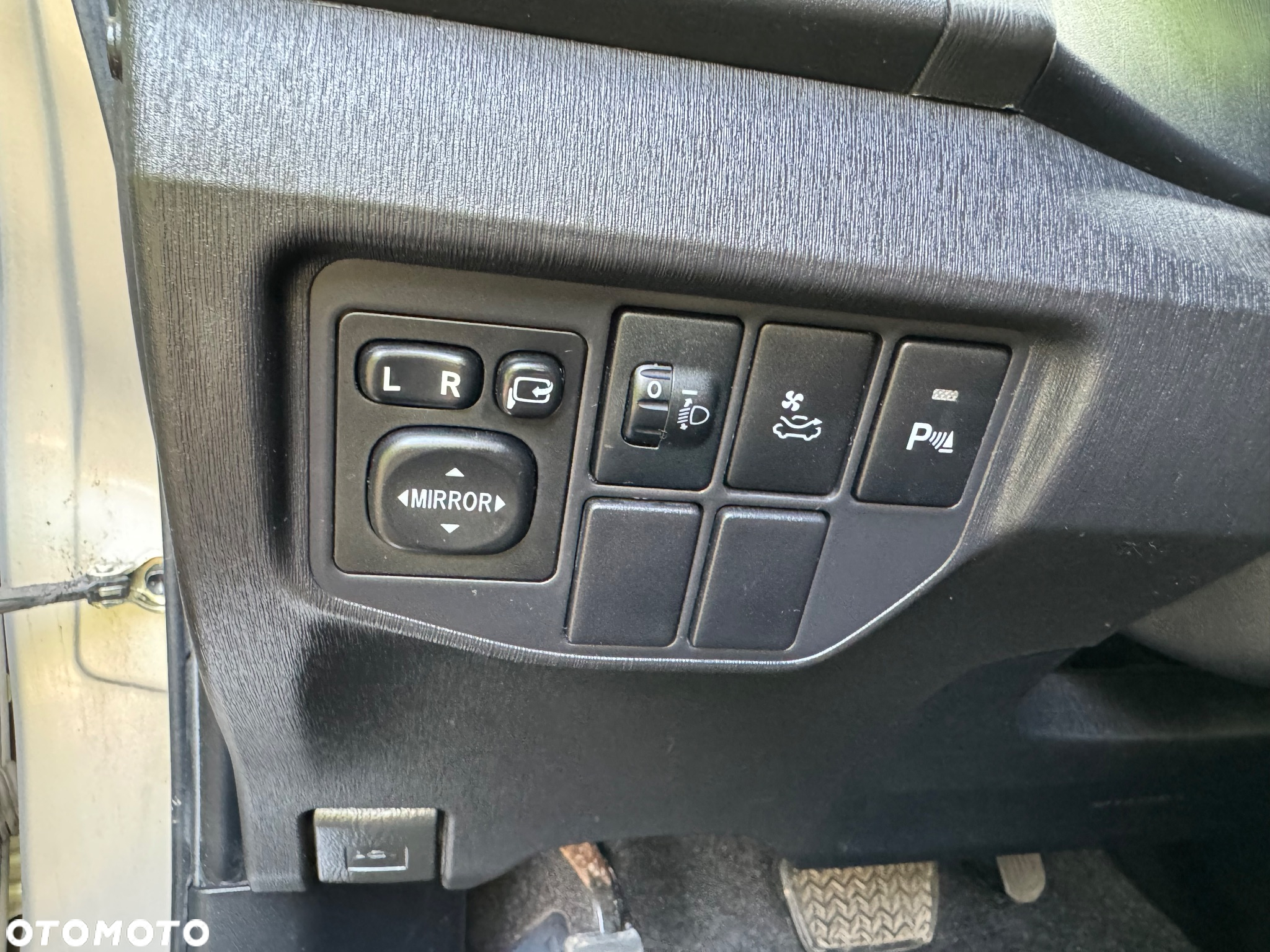 Toyota Prius 1.8 HSD Prestige - 13