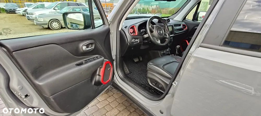 Jeep Renegade 1.3 T-GDI 4xe PLUG-IN Hybrid Automatik Trailhawk - 9