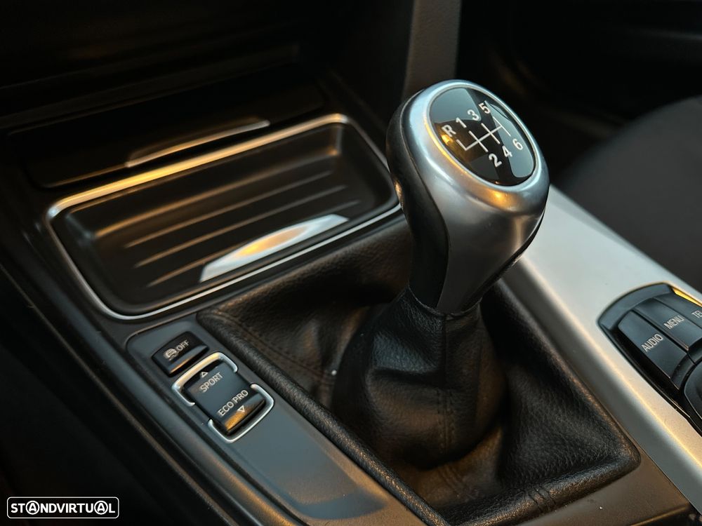 BMW 320 d Sport Line - 18