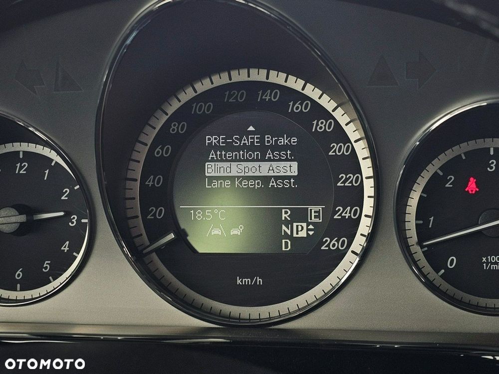 Mercedes-Benz Klasa E - 16