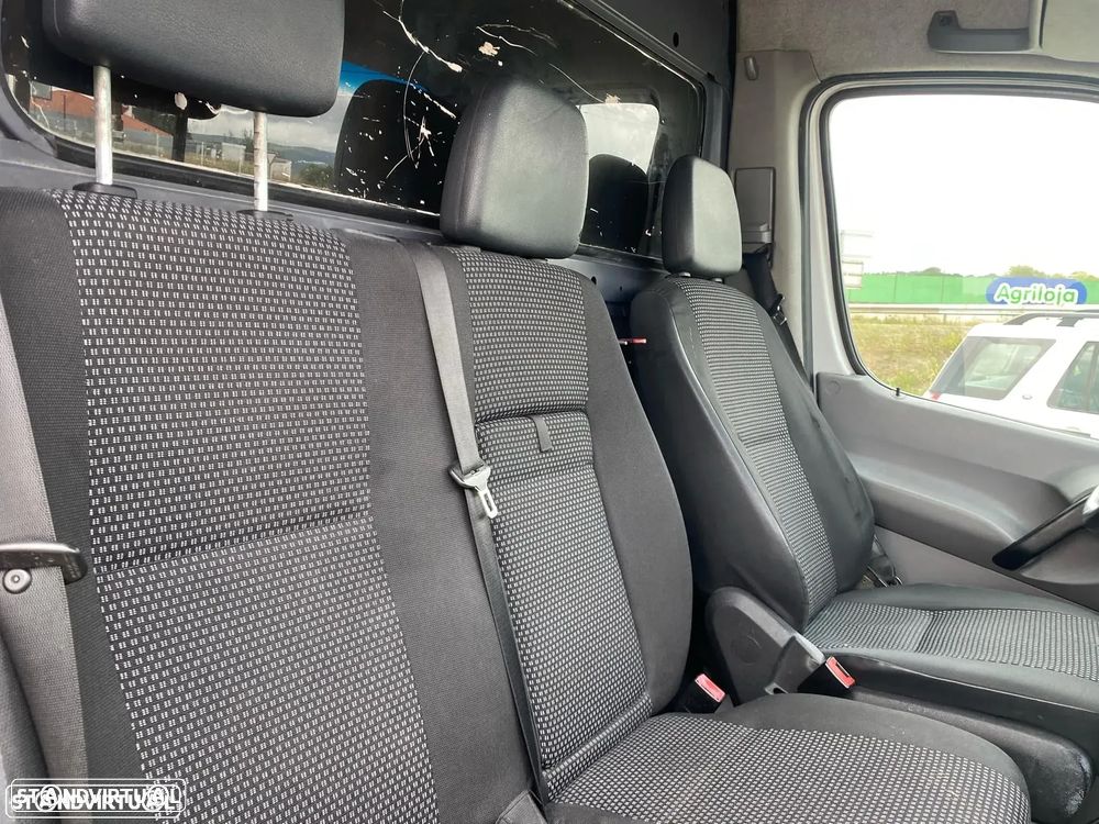 Mercedes-Benz Sprinter - 11