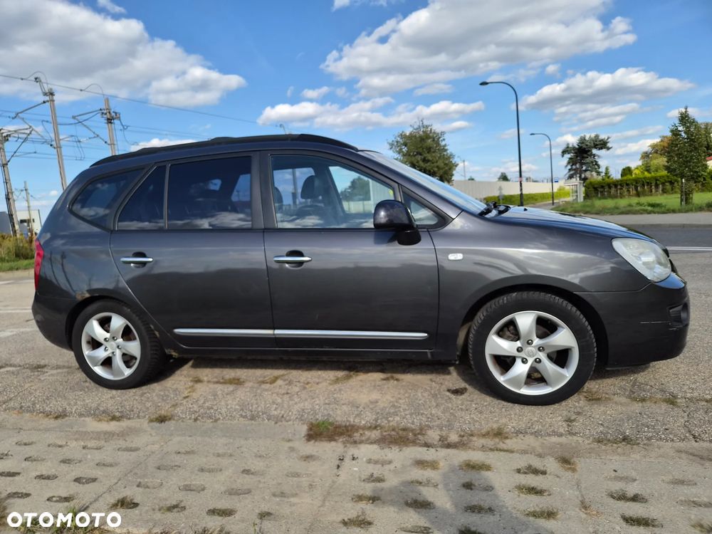 Kia Carens - 5
