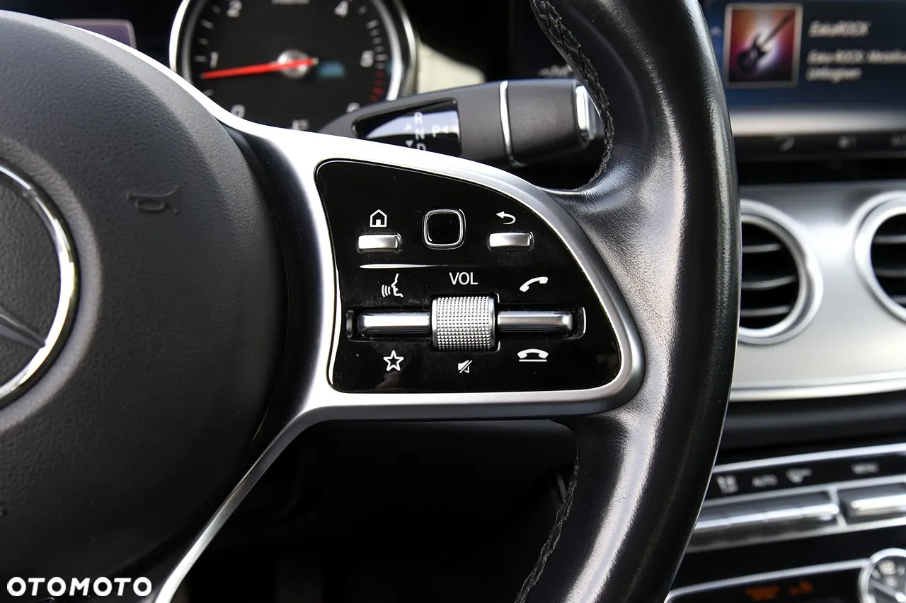 Mercedes-Benz Klasa E 220 d 4Matic T 9G-TRONIC Avantgarde - 21