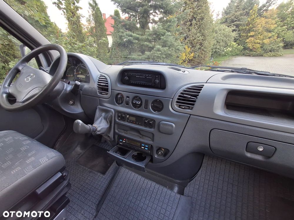 Mercedes-Benz Sprinter - 14