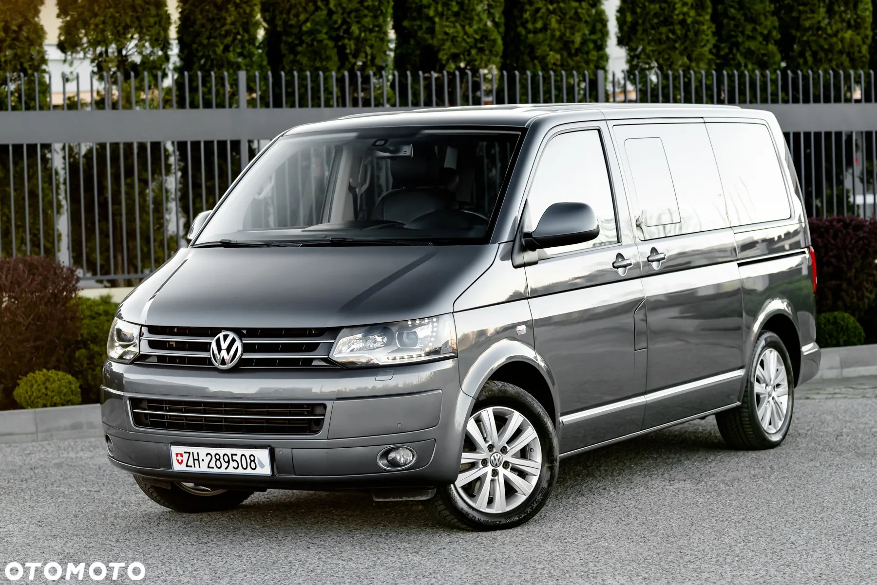 Volkswagen Multivan - 2