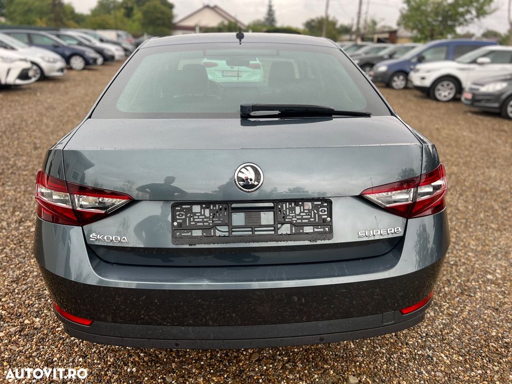 Skoda Superb 2.0 TDI DSG Laurin & Klement - 9